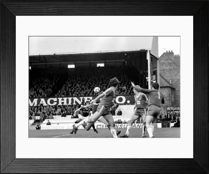 Framed Print : Middlesbrough 0 v. Everton 2. Division 1 Football. October 1981 MF04-08-031 Framed Print : Middlesbrough 0 v. Everton 2. Division 1 Football. October 1981 MF04-08-031