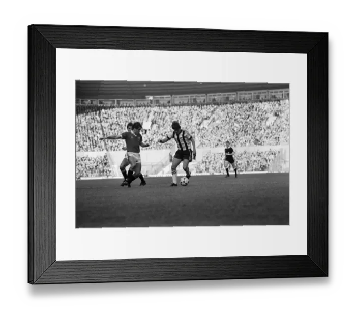 Framed Print : Manchester United 2 v. Notts. County 1. Division 1 Football. October 1981 MF04-12-075