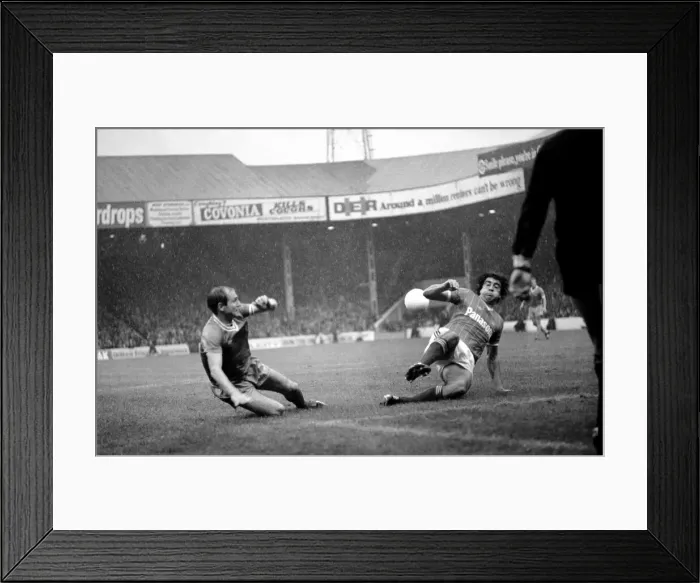 Framed Print : Manchester City 0 v. Notts Forest 0. Division 1 Football October 1981 MF04-07-021 Framed Print : Manchester City 0 v. Notts Forest 0. Division 1 Football October 1981 MF04-07-021