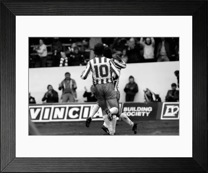 Framed Print : Sheffield Wednesday 2 v. Oldham 1. Division 1 Football October 1981 MF04-09-015 Framed Print : Sheffield Wednesday 2 v. Oldham 1. Division 1 Football October 1981 MF04-09-015
