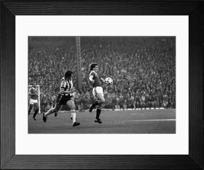 Framed Print : Manchester United 2 v. Notts. County 1. Division 1 Football. October 1981 MF04-12-032 Framed Print : Manchester United 2 v. Notts. County 1. Division 1 Football. October 1981 MF04-12-032