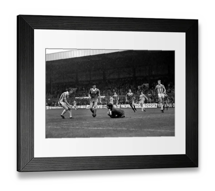 Framed Print : Stoke 1 v. Birmingham 0. Division 1 Football City. October 1981 MF04-10-019