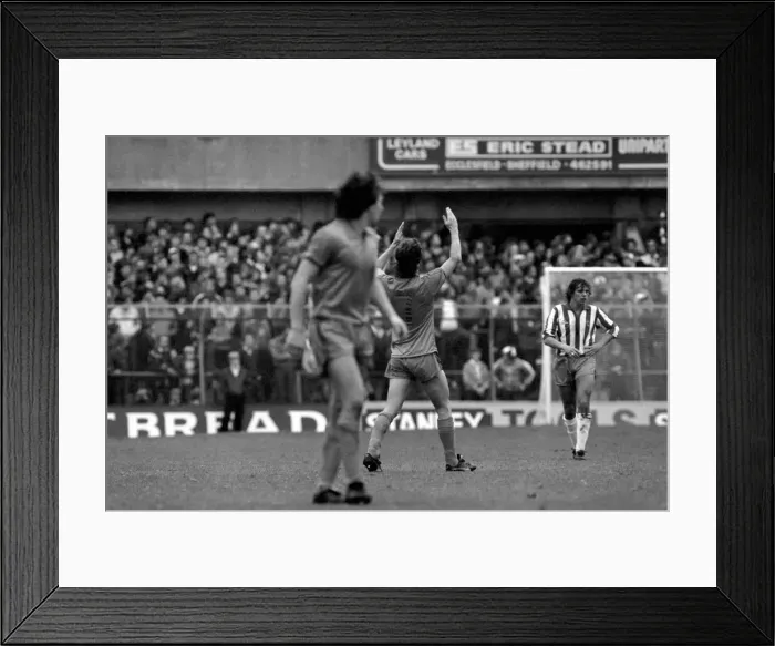 Framed Print : Sheffield Wednesday 2 v. Oldham 1. Division 1 Football October 1981 MF04-09-010 Framed Print : Sheffield Wednesday 2 v. Oldham 1. Division 1 Football October 1981 MF04-09-010