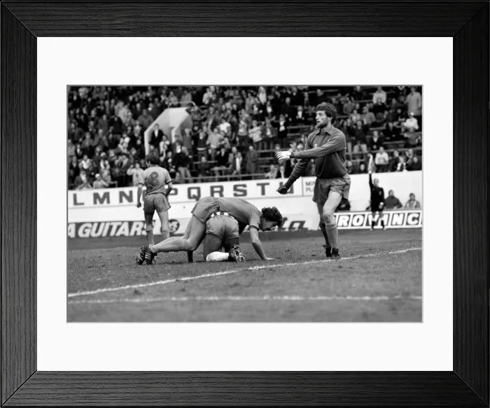 Framed Print : Sheffield Wednesday 2 v. Oldham 1. Division 1 Football October 1981 MF04-09-043 Framed Print : Sheffield Wednesday 2 v. Oldham 1. Division 1 Football October 1981 MF04-09-043