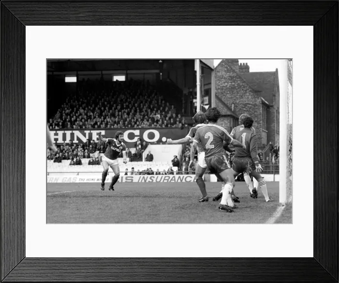 Framed Print : Middlesbrough 0 v. Everton 2. Division 1 Football. October 1981 MF04-08-020