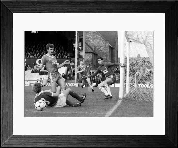 Framed Print : Middlesbrough 0 v. Everton 2. Division 1 Football. October 1981 MF04-08-010