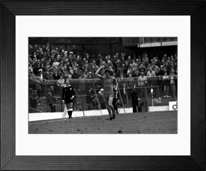 Framed Print : Sheffield Wednesday 2 v. Oldham 1. Division 1 Football October 1981 MF04-09-039 Framed Print : Sheffield Wednesday 2 v. Oldham 1. Division 1 Football October 1981 MF04-09-039