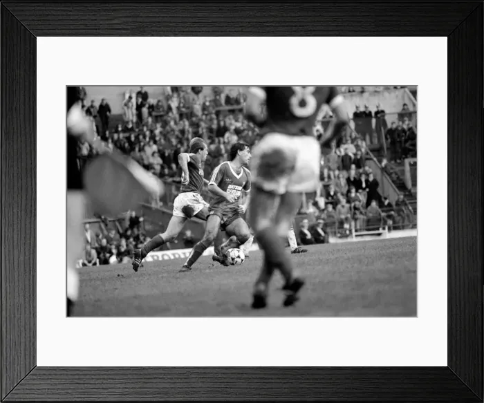 Framed Print : Middlesbrough 0 v. Everton 2. Division 1 Football. October 1981 MF04-08-006 Framed Print : Middlesbrough 0 v. Everton 2. Division 1 Football. October 1981 MF04-08-006