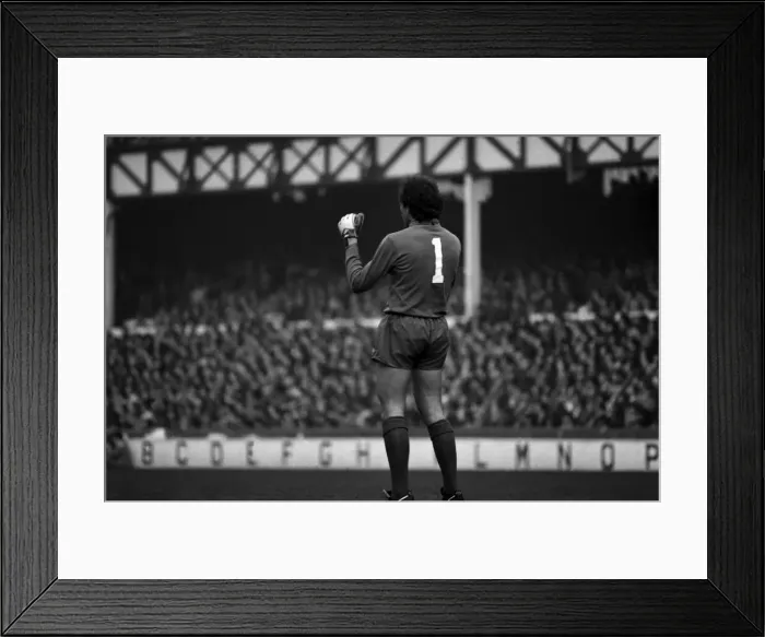 Framed Print : English League Division One match at Goodison Park. Everton 1 v Liverpool 3 Framed Print : English League Division One match at Goodison Park. Everton 1 v Liverpool 3