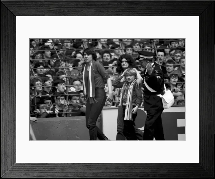 Framed Print : English League Division One match at Goodison Park. Everton 1 v Liverpool 3 Framed Print : English League Division One match at Goodison Park. Everton 1 v Liverpool 3