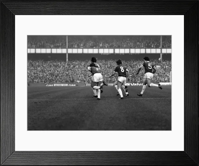 Framed Print : English League Division One match at Goodison Park. Everton 1 v Liverpool 3 Framed Print : English League Division One match at Goodison Park. Everton 1 v Liverpool 3