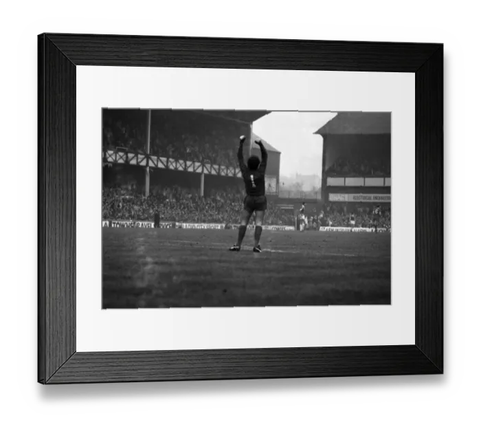 Framed Print : English League Division One match at Goodison Park. Everton 1 v Liverpool 3 Framed Print : English League Division One match at Goodison Park. Everton 1 v Liverpool 3