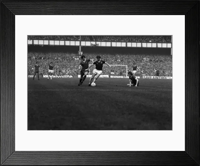 Framed Print : English League Division One match at Goodison Park. Everton 1 v Liverpool 3 Framed Print : English League Division One match at Goodison Park. Everton 1 v Liverpool 3