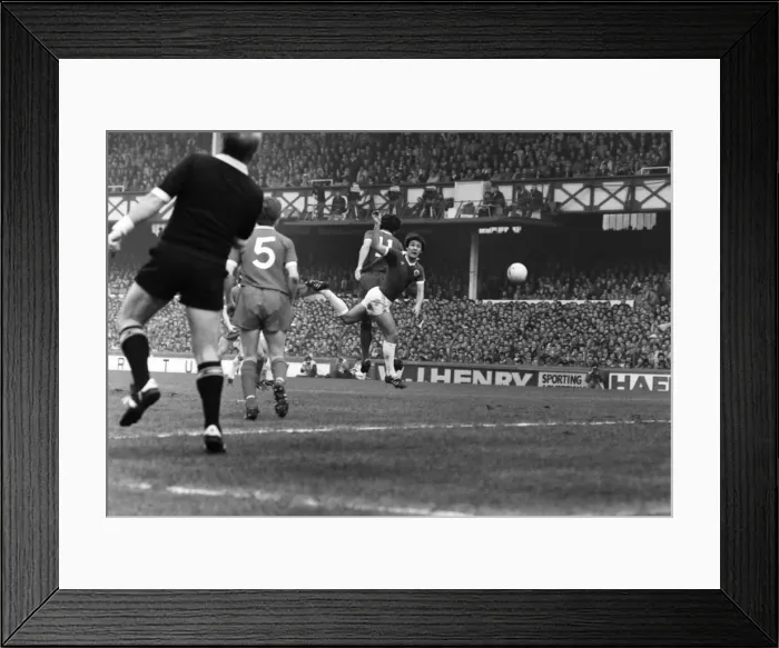 Framed Print : English League Division One match at Goodison Park. Everton 1 v Liverpool 3 Framed Print : English League Division One match at Goodison Park. Everton 1 v Liverpool 3