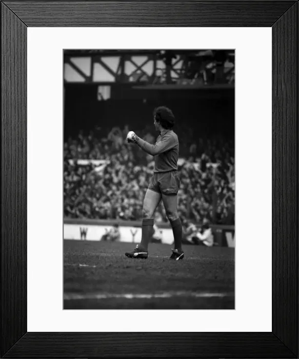 Framed Print : English League Division One match at Goodison Park. Everton 1 v Liverpool 3 Framed Print : English League Division One match at Goodison Park. Everton 1 v Liverpool 3