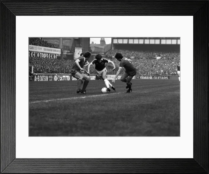 Framed Print : English League Division One match at Goodison Park. Everton 1 v Liverpool 3