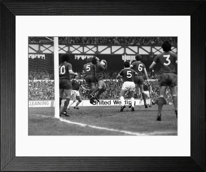 Framed Print : English League Division One match at Goodison Park. Everton 1 v Liverpool 3 Framed Print : English League Division One match at Goodison Park. Everton 1 v Liverpool 3