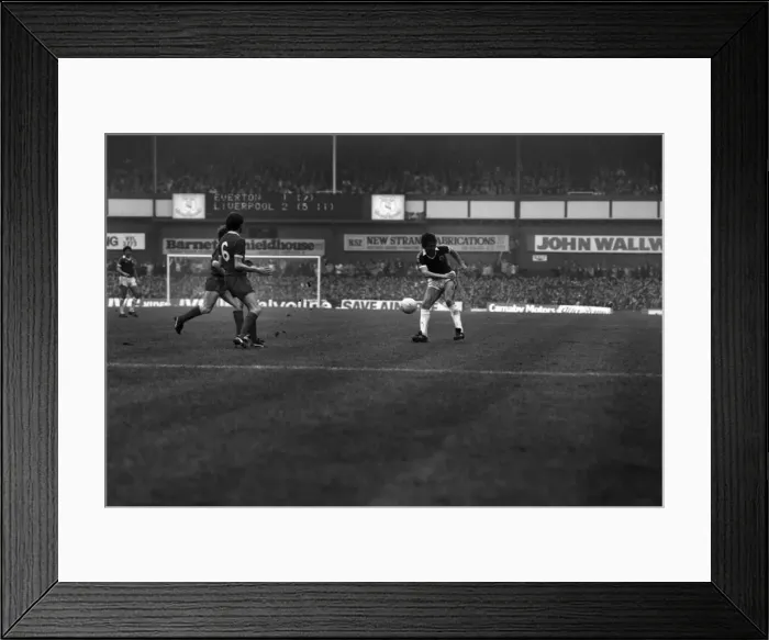 Framed Print : English League Division One match at Goodison Park. Everton 1 v Liverpool 3 Framed Print : English League Division One match at Goodison Park. Everton 1 v Liverpool 3
