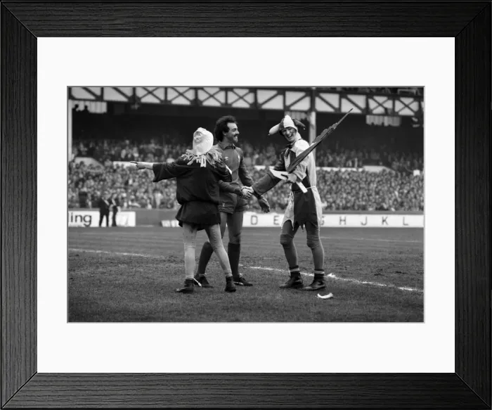 Framed Print : English League Division One match at Goodison Park. Everton 1 v Liverpool 3