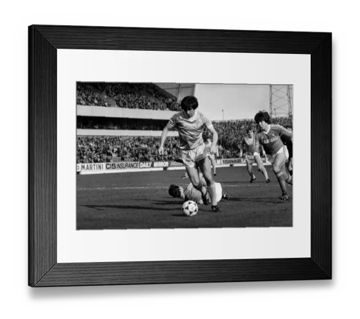 Framed Print : English League Division One matc at City Ground. Nottingham Forest 1 v Manchester City 1