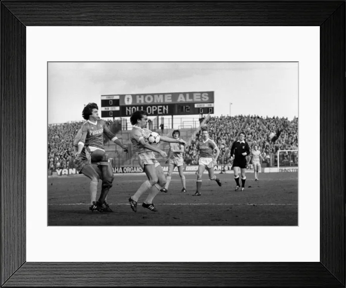 Framed Print : English League Division One matc at City Ground. Nottingham Forest 1 v Manchester City 1