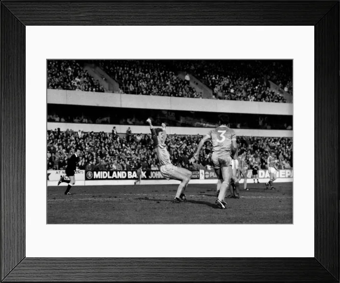 Framed Print : English League Division One matc at City Ground. Nottingham Forest 1 v Manchester City 1