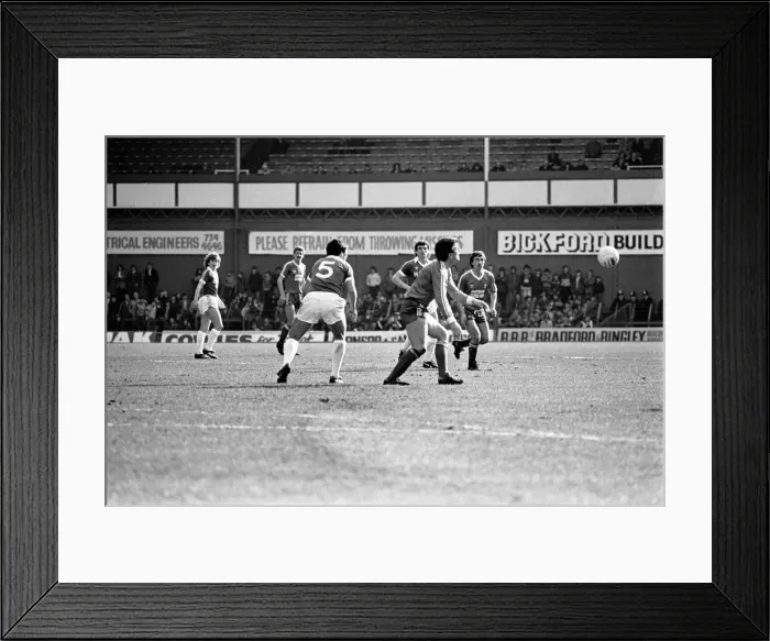 Framed Print : English League Division One match at Goodison Park. Everton 2 v Middlesbrough 0 Framed Print : English League Division One match at Goodison Park. Everton 2 v Middlesbrough 0
