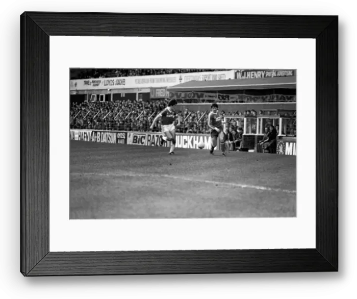 Framed Print : English League Division One match at Goodison Park. Everton 2 v Middlesbrough 0 Framed Print : English League Division One match at Goodison Park. Everton 2 v Middlesbrough 0