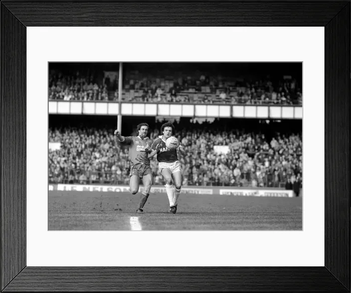 Framed Print : English League Division One match at Goodison Park. Everton 2 v Middlesbrough 0 Framed Print : English League Division One match at Goodison Park. Everton 2 v Middlesbrough 0