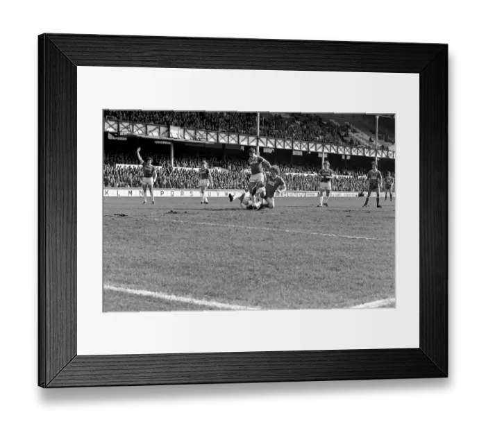 Framed Print : English League Division One match at Goodison Park. Everton 2 v Middlesbrough 0