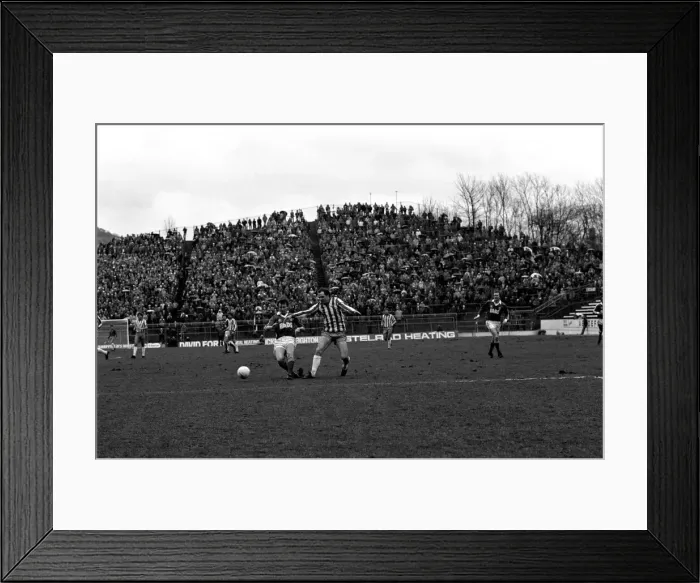 Framed Print : English League Division Two match. Sheffield Wednesday 1 v Charlton Athletic 1 Framed Print : English League Division Two match. Sheffield Wednesday 1 v Charlton Athletic 1