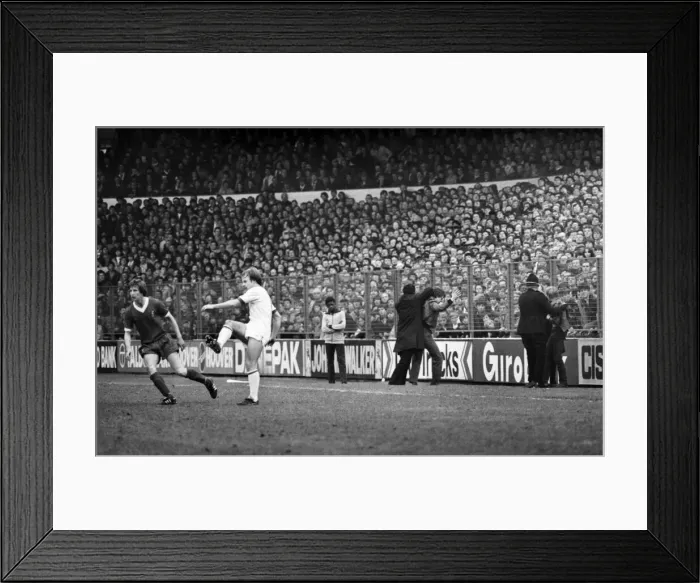 Framed Print : English League Division One match at Elland Road. Leeds United 0 v Liverpool 2 Framed Print : English League Division One match at Elland Road. Leeds United 0 v Liverpool 2