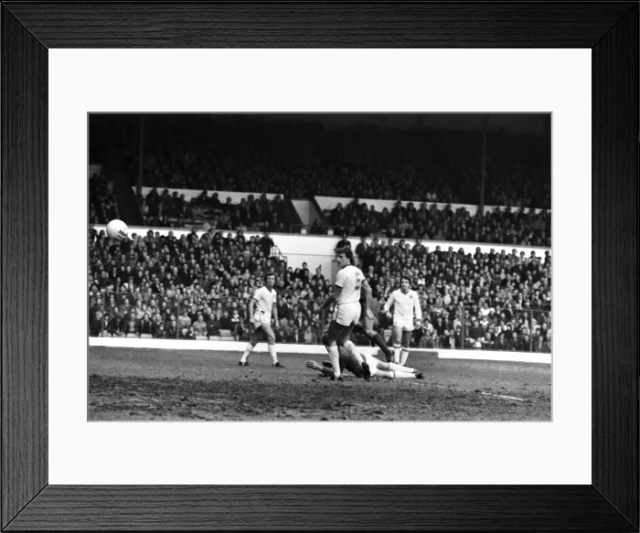 Framed Print : English League Division One match at Elland Road. Leeds United 0 v Liverpool 2 Framed Print : English League Division One match at Elland Road. Leeds United 0 v Liverpool 2