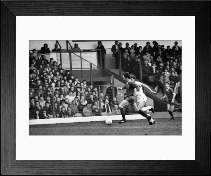 Framed Print : English League Division One match at Elland Road. Leeds United 0 v Liverpool 2 Framed Print : English League Division One match at Elland Road. Leeds United 0 v Liverpool 2