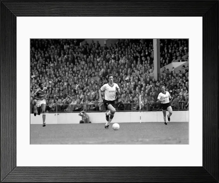 Framed Print : Nottingham Forest 0 v. Liverpool 0. Division Two Football. April 1981 MF02-16 Framed Print : Nottingham Forest 0 v. Liverpool 0. Division Two Football. April 1981 MF02-16