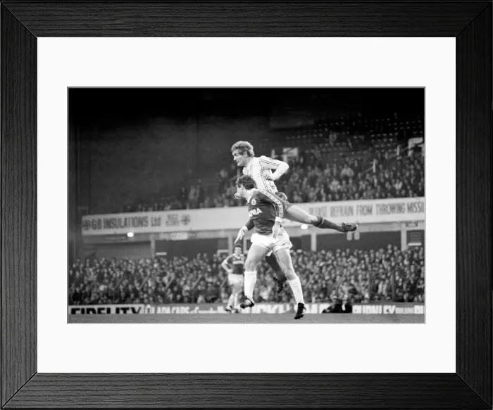 Framed Print : English League Division One match at Goodison Park. Everton 1 v Sunderland 2 Framed Print : English League Division One match at Goodison Park. Everton 1 v Sunderland 2