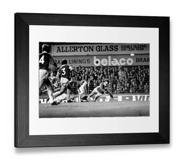 Framed Print : English League Division One match at Goodison Park. Everton 1 v Sunderland 2 Framed Print : English League Division One match at Goodison Park. Everton 1 v Sunderland 2