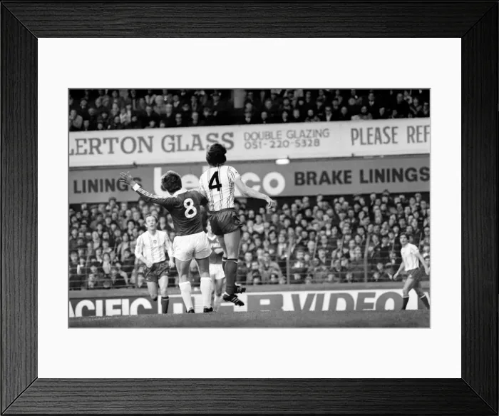 Framed Print : English League Division One match at Goodison Park. Everton 1 v Sunderland 2 Framed Print : English League Division One match at Goodison Park. Everton 1 v Sunderland 2