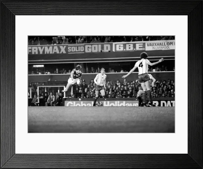 Framed Print : English League Division One match at Goodison Park. Everton 1 v Sunderland 2 Framed Print : English League Division One match at Goodison Park. Everton 1 v Sunderland 2