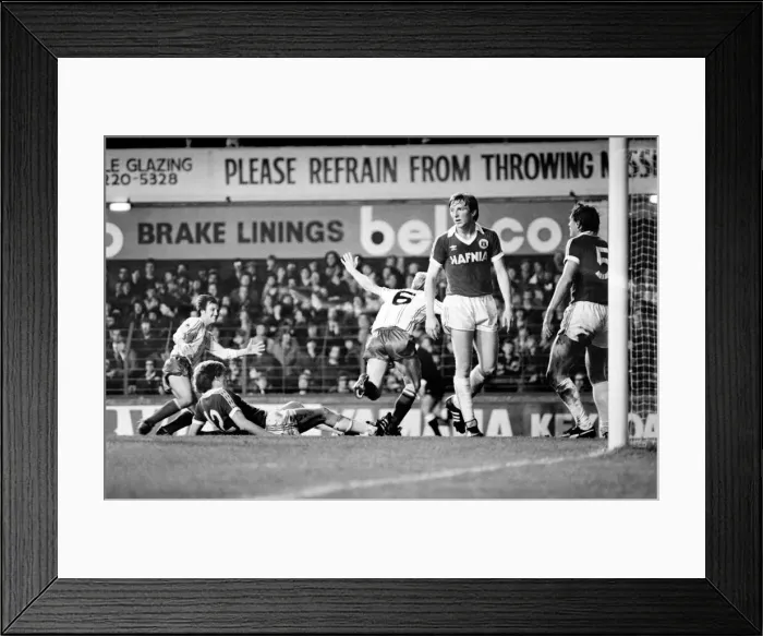 Framed Print : English League Division One match at Goodison Park. Everton 1 v Sunderland 2 Framed Print : English League Division One match at Goodison Park. Everton 1 v Sunderland 2
