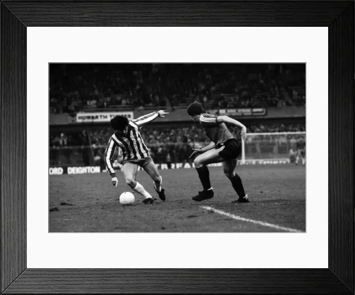 Framed Print : English League Division Two match. Sheffield Wednesday 1 v Queens Park Rangers 3 Framed Print : English League Division Two match. Sheffield Wednesday 1 v Queens Park Rangers 3