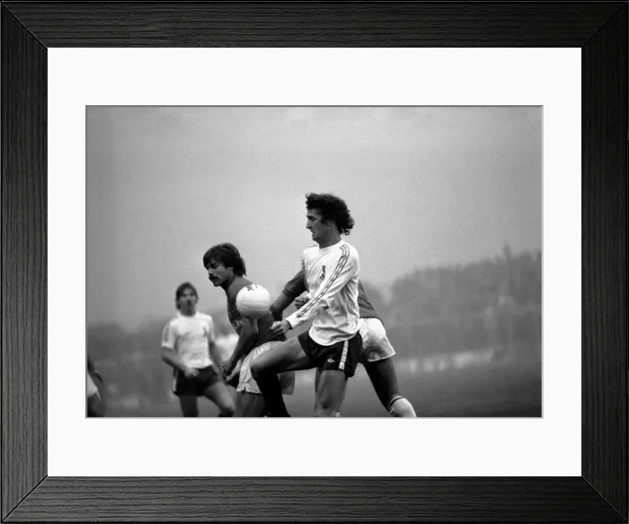 Framed Print : English League Division One match. Tottenham Hotspur 1 v West Bromwich Albion 2