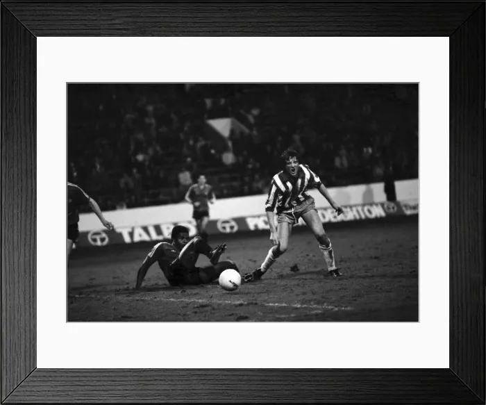 Framed Print : English League Division Two match. Sheffield Wednesday 1 v Queens Park Rangers 3 Framed Print : English League Division Two match. Sheffield Wednesday 1 v Queens Park Rangers 3
