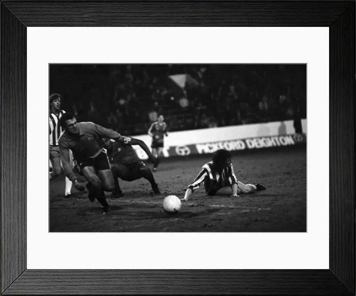 Framed Print : English League Division Two match. Sheffield Wednesday 1 v Queens Park Rangers 3