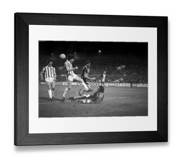 Framed Print : English League Division One match. Stoke City 0 v Southampton 2
