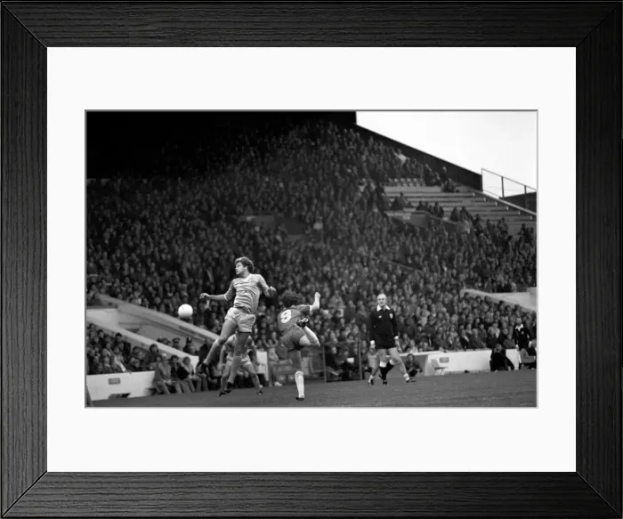 Framed Print : English League Division One match at Maine Road. Manchester City 3 v Middlesbrough 2 Framed Print : English League Division One match at Maine Road. Manchester City 3 v Middlesbrough 2