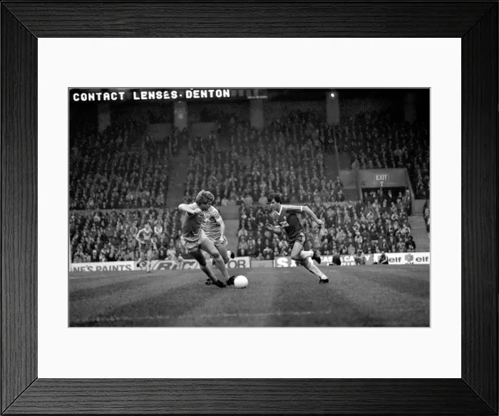 Framed Print : English League Division One match at Maine Road. Manchester City 3 v Middlesbrough 2 Framed Print : English League Division One match at Maine Road. Manchester City 3 v Middlesbrough 2