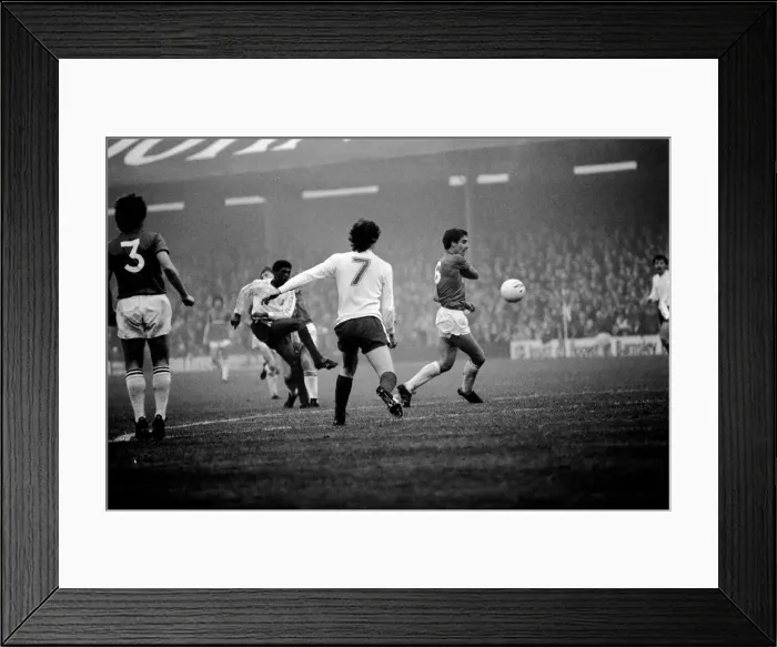 Framed Print : English League Division One match. Tottenham Hotspur 1 v West Bromwich Albion 2