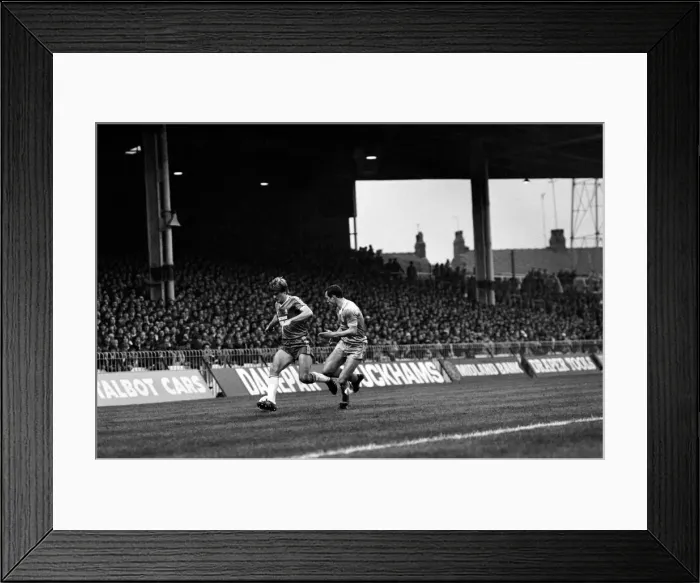 Framed Print : English League Division One match at Maine Road. Manchester City 3 v Middlesbrough 2