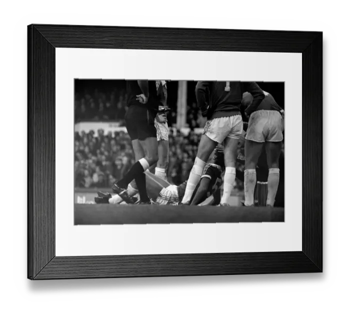 Framed Print : Everton 0 v Manchester City 1. Division 1 Football October 1981 MF04-11-054